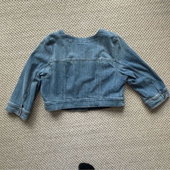 TORRID Jean Jacket Cropped No Collar Womens Size 2 2X  Light Wash Distressed NWT - Picture 5 of 16